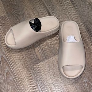 Like New Yeezy Slide Worn Once